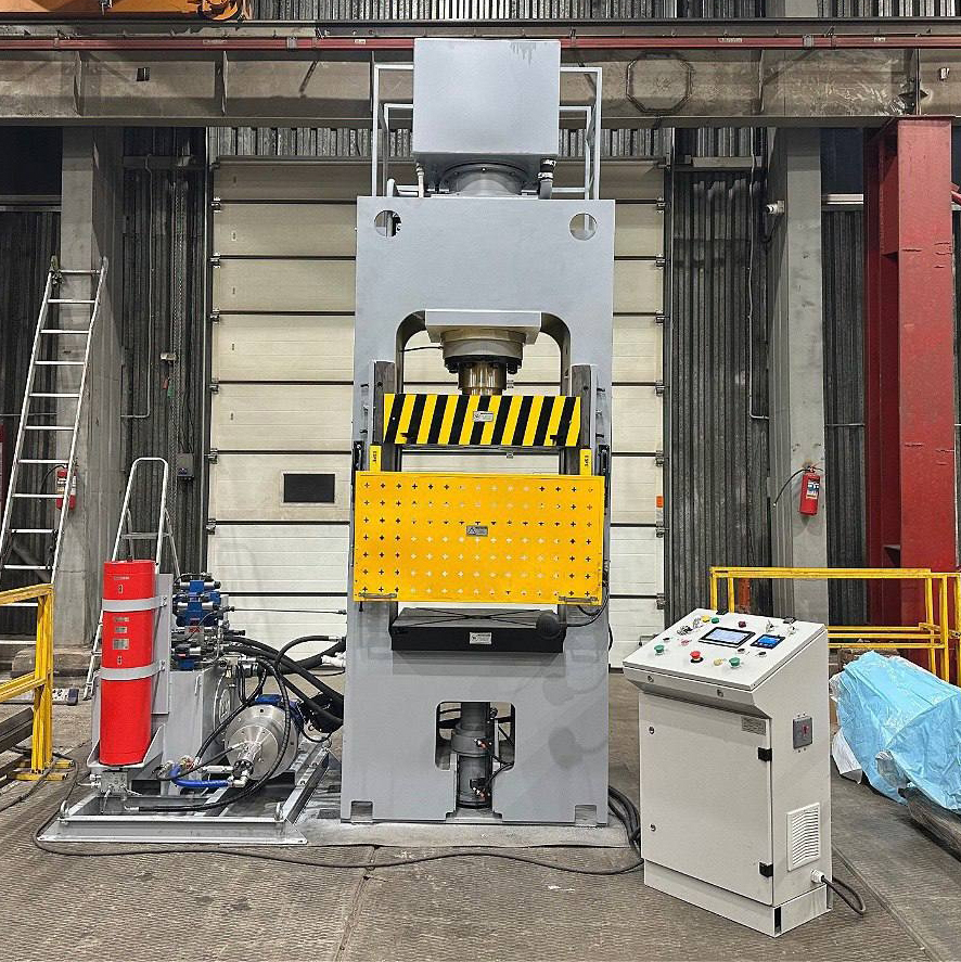 Завершили изготовление гидравлического пресса ДГ2432