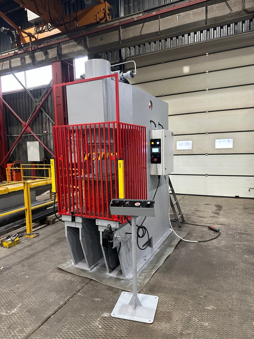  Пресс гидравлический П6330Б  усилием 1000 кН отправлен в Сургут