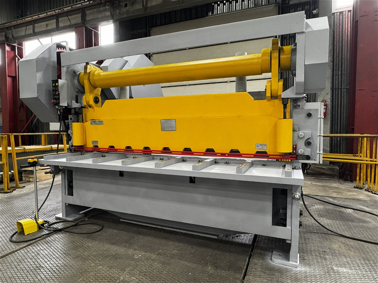 Отгрузка ножниц гильотинных электромеханических МНГ16х2500